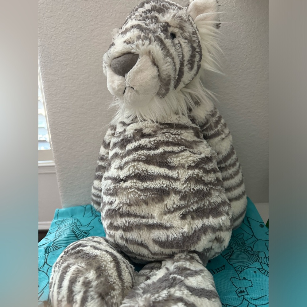 Authentic NWT Jellycat Really Big Bashful Snow Tiger Retired Rare ONLY ONE Cute - Picture 3 of 14